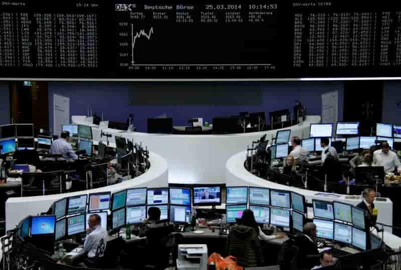 Les Bourses européennes orientées à la hausse à la mi-journée
