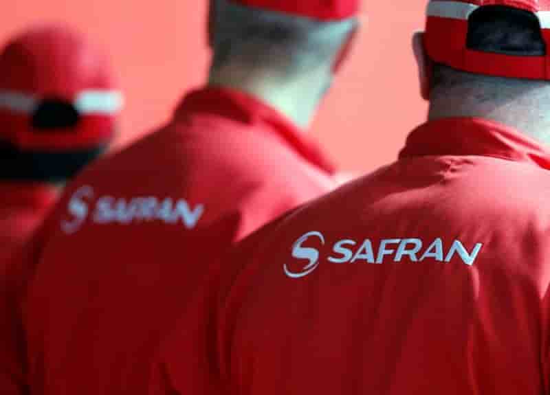 Francois hollande salue le rapprochement entre zodiac et safran