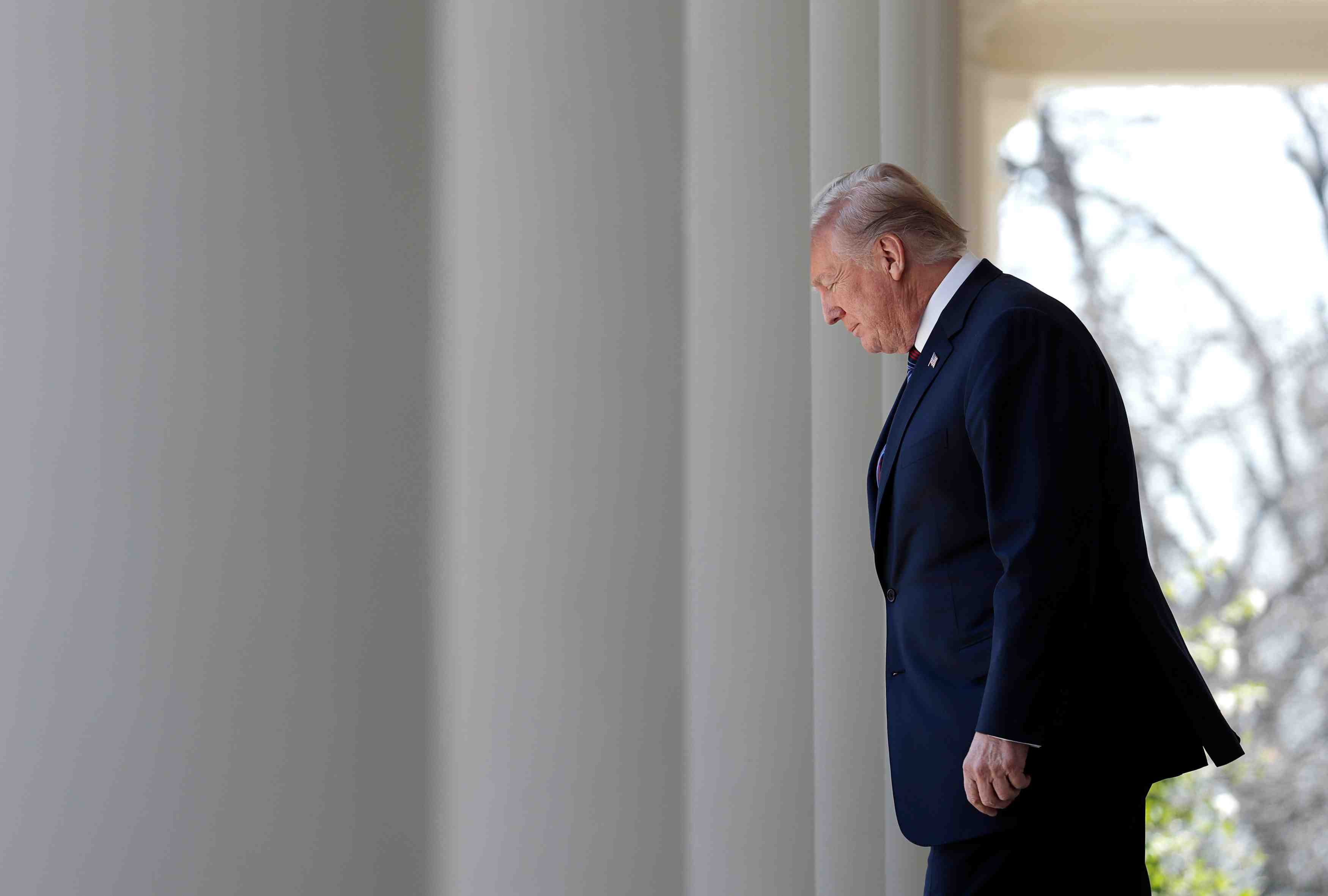 Trump reunit ses conseillers sur douma, pas de decision finale