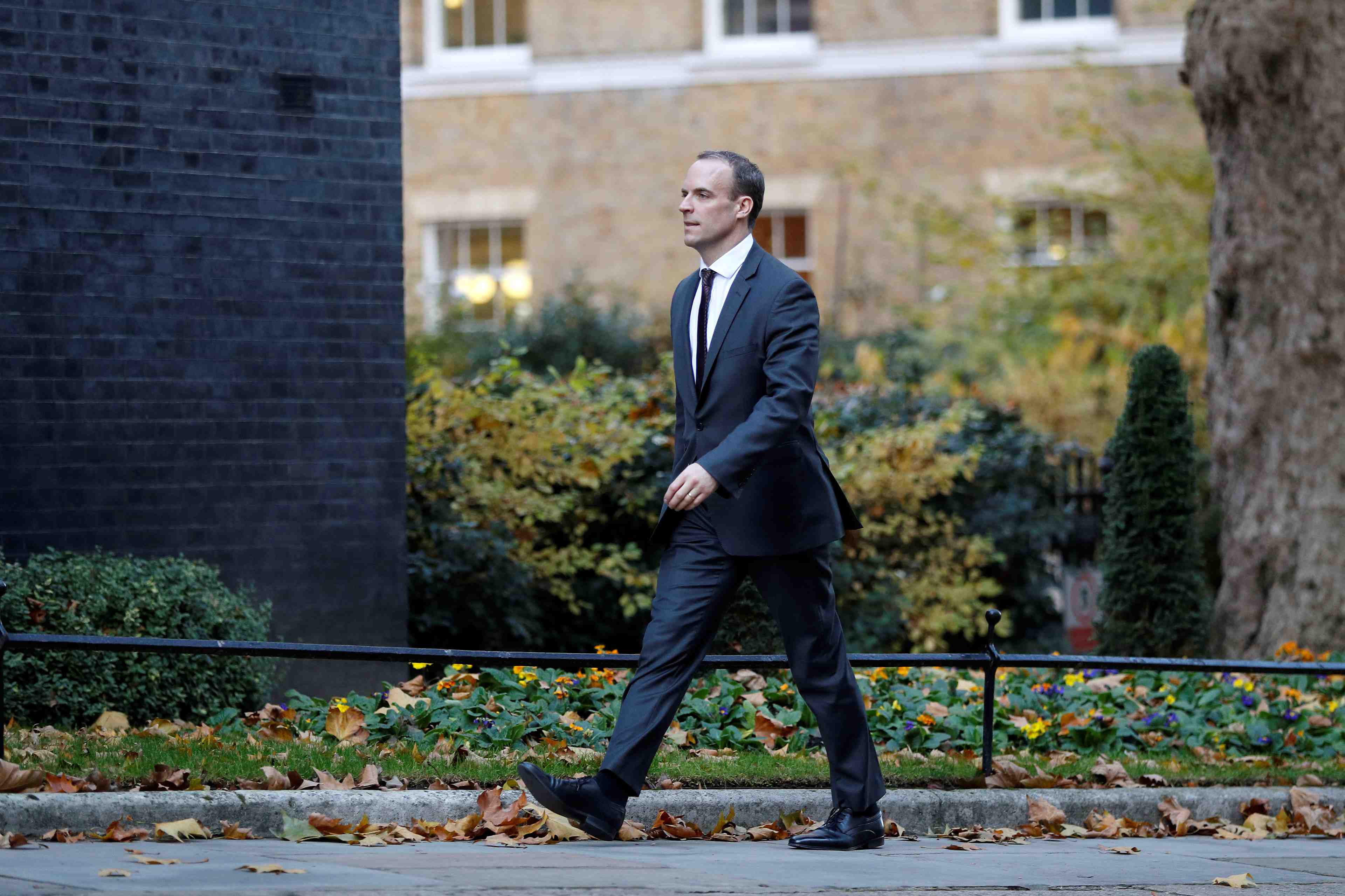 Le ministre du brexit, dominic raab, demissionne