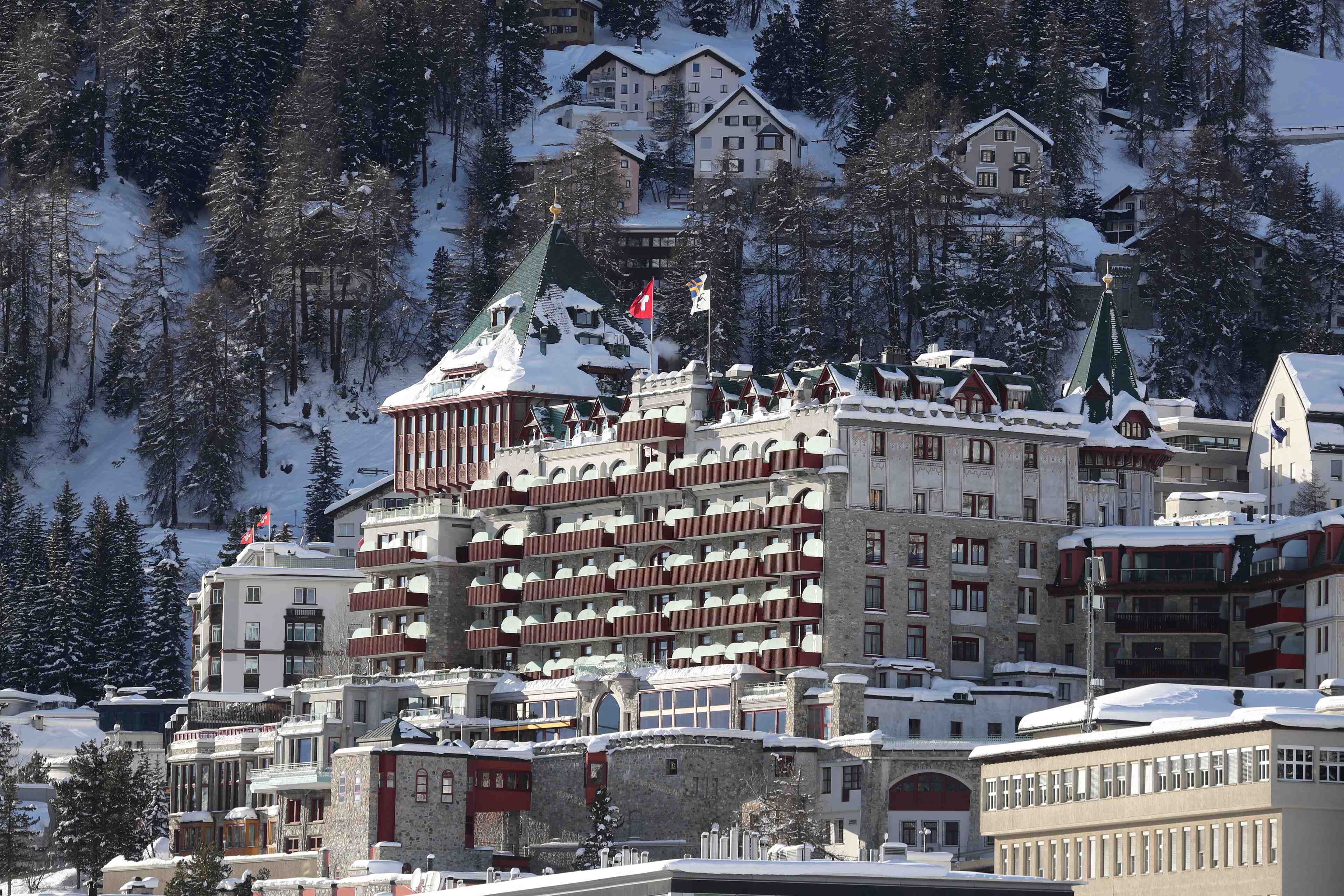 Saint-moritz: hotels en quarantaine et ecoles fermees pour contenir les cas de variants du covid-19