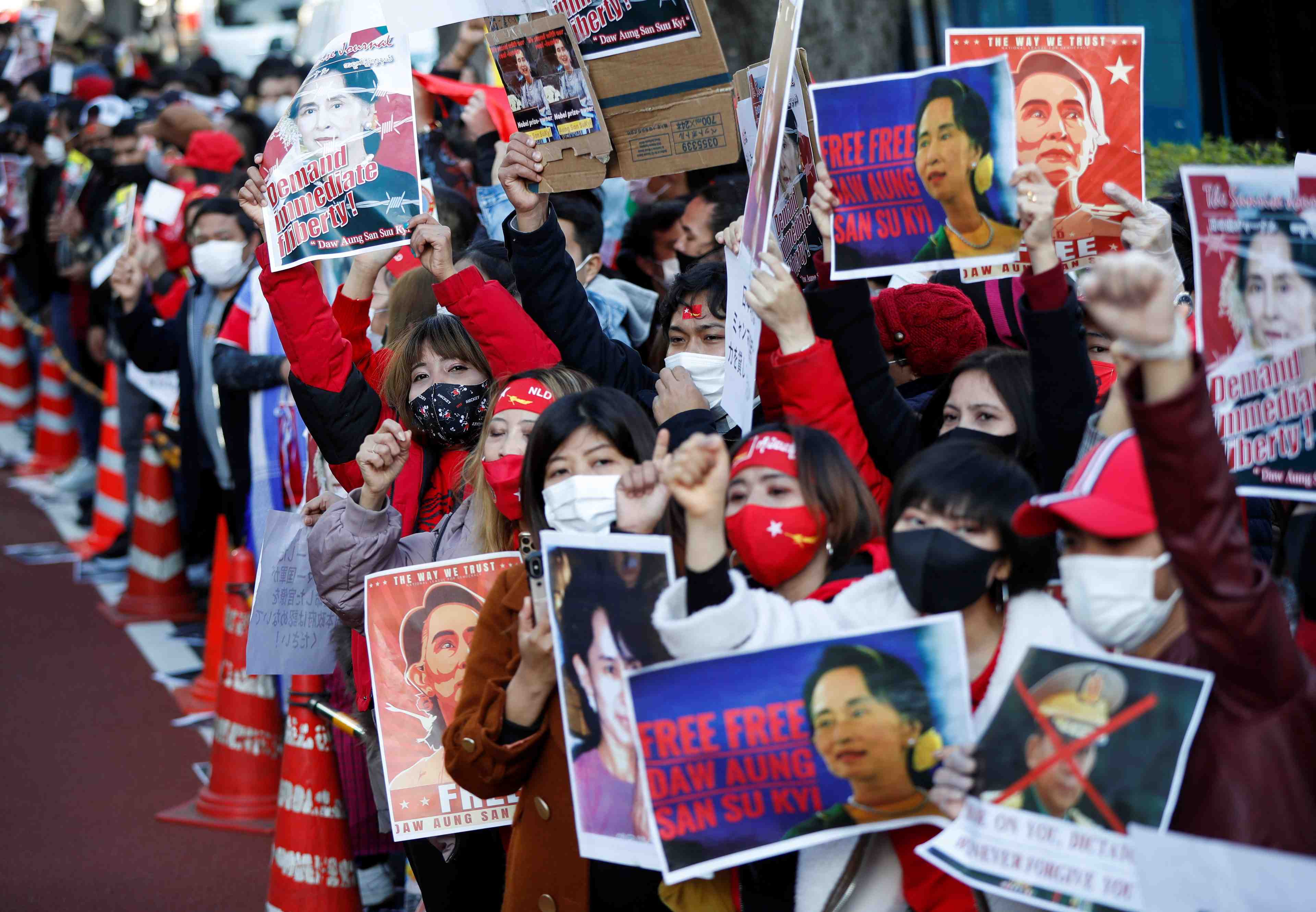La chine dement soutenir le coup d'etat en birmanie