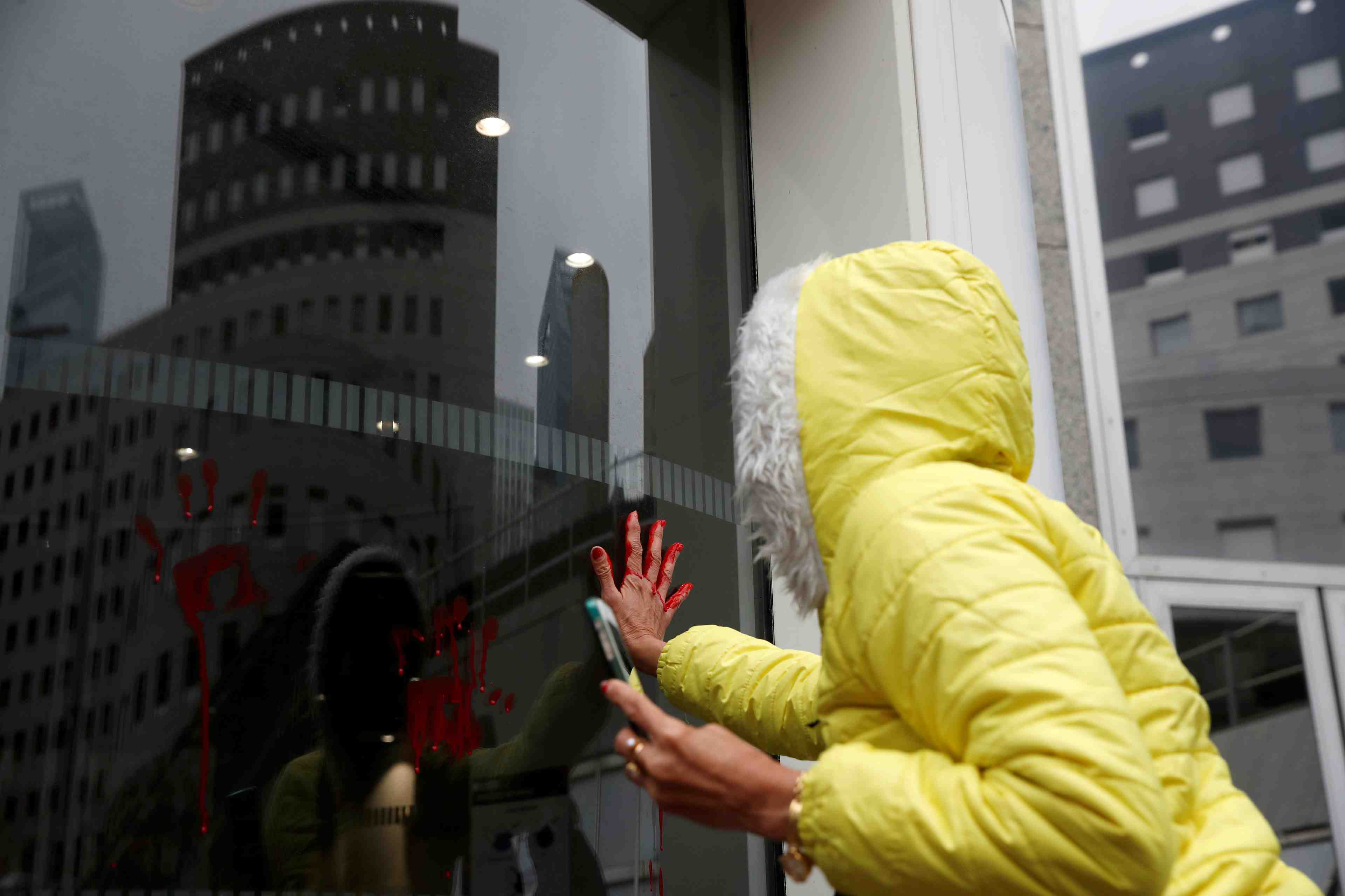 France: manifestation d'extinction rebellion devant le siege de total a la defense