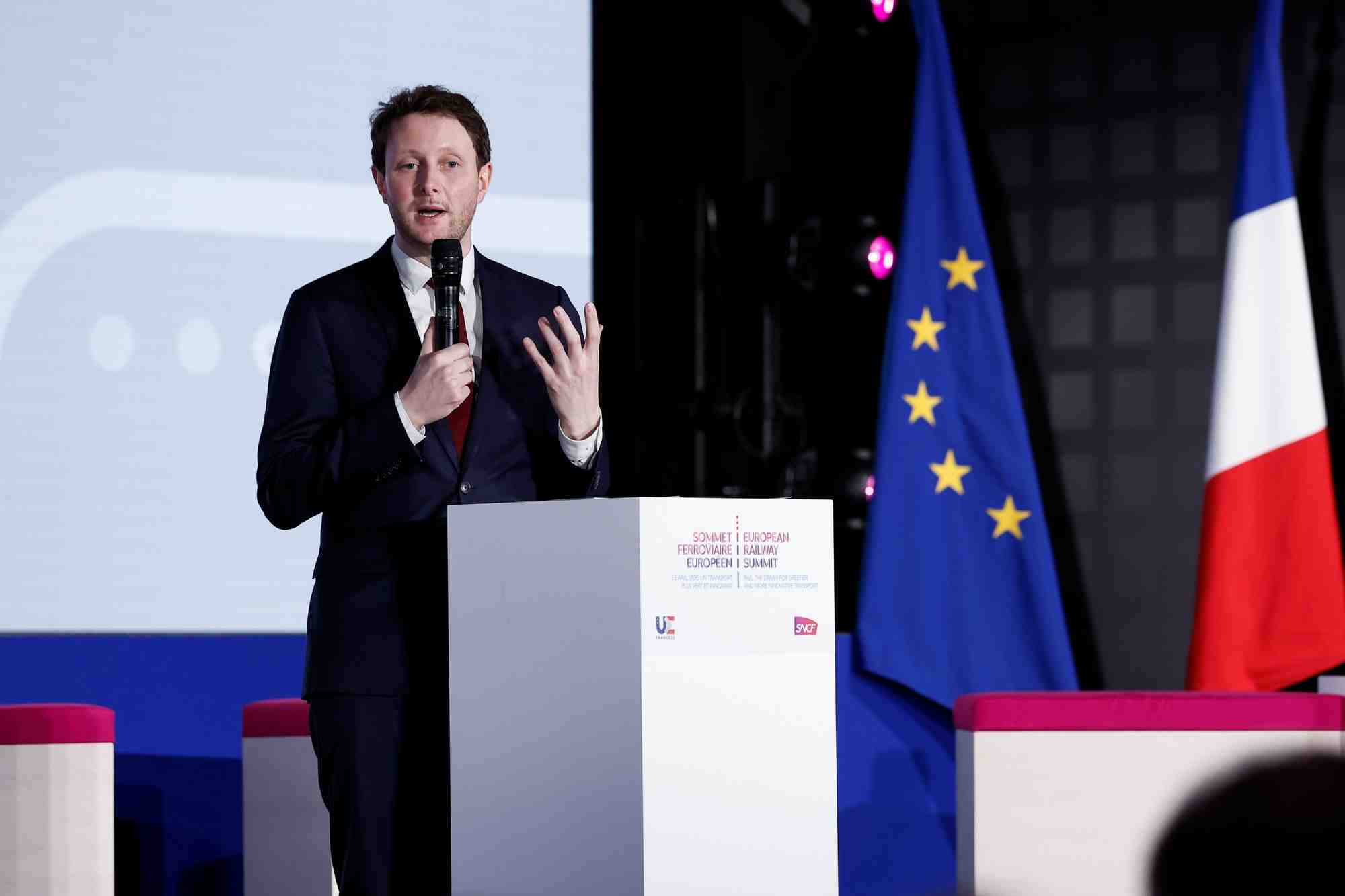 Ministre francais des transports, clement beaune, s'exprime lors du sommet europeen du rail a saint-denis