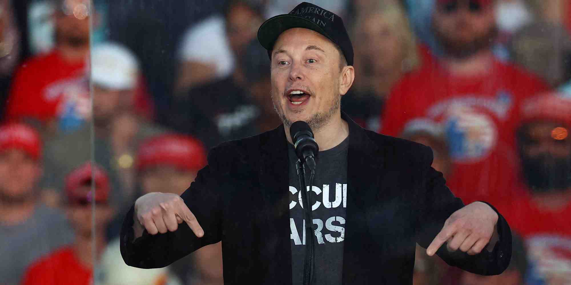 Né le 28 juin 1971 en Afrique du Sud d'un père ingénieur et d'une Canadienne mannequin, Elon Musk est devenu la figure la plus controversée du néo-capitalisme.