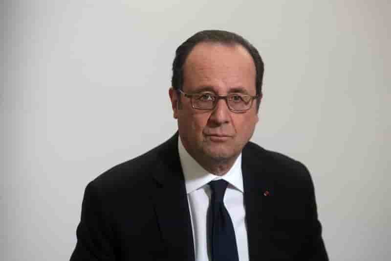 Hollande souligne la menace le pen devant les ministres