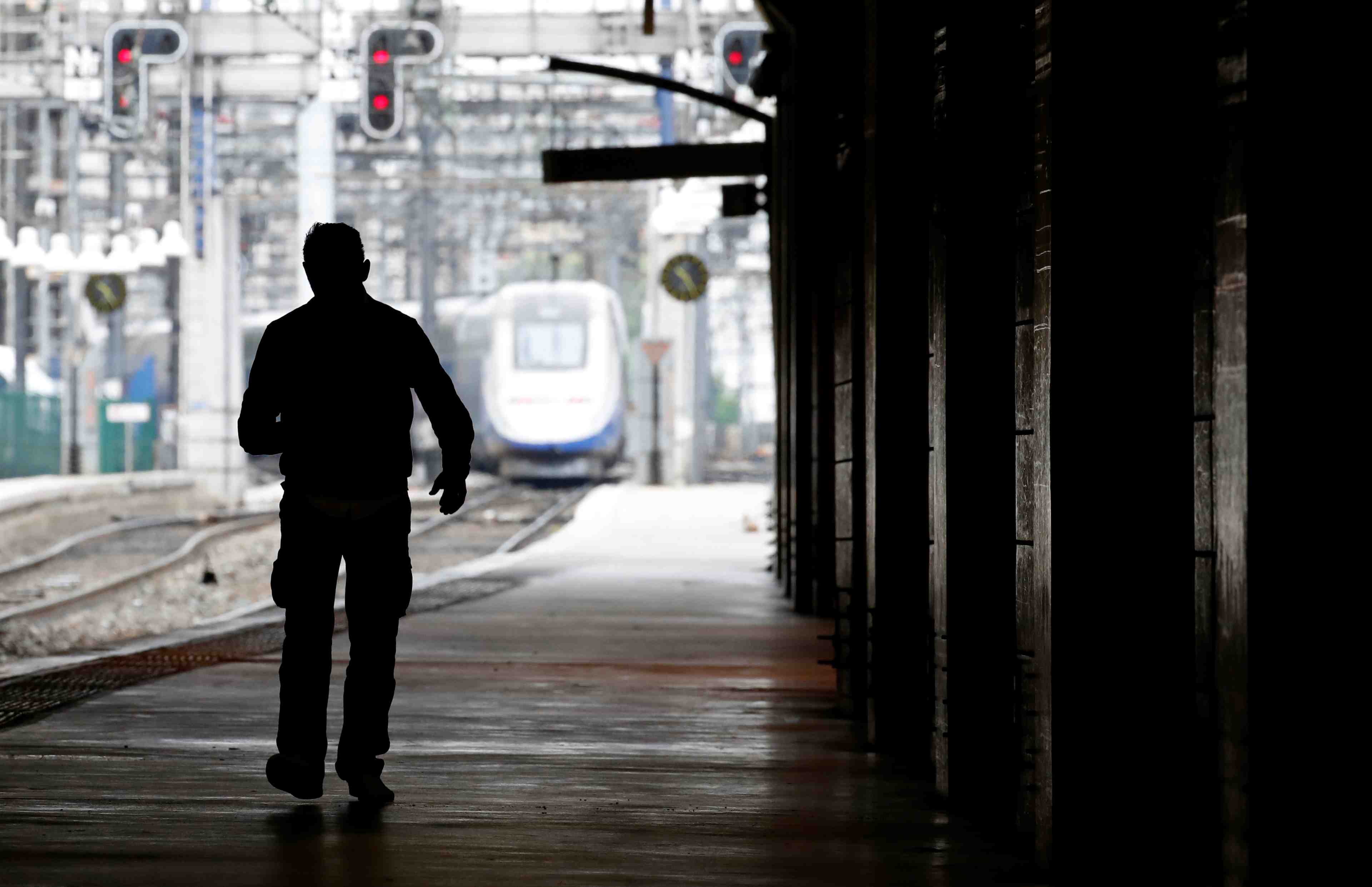 Sncf: trafic moins perturbe pour la douzieme sequence de greve