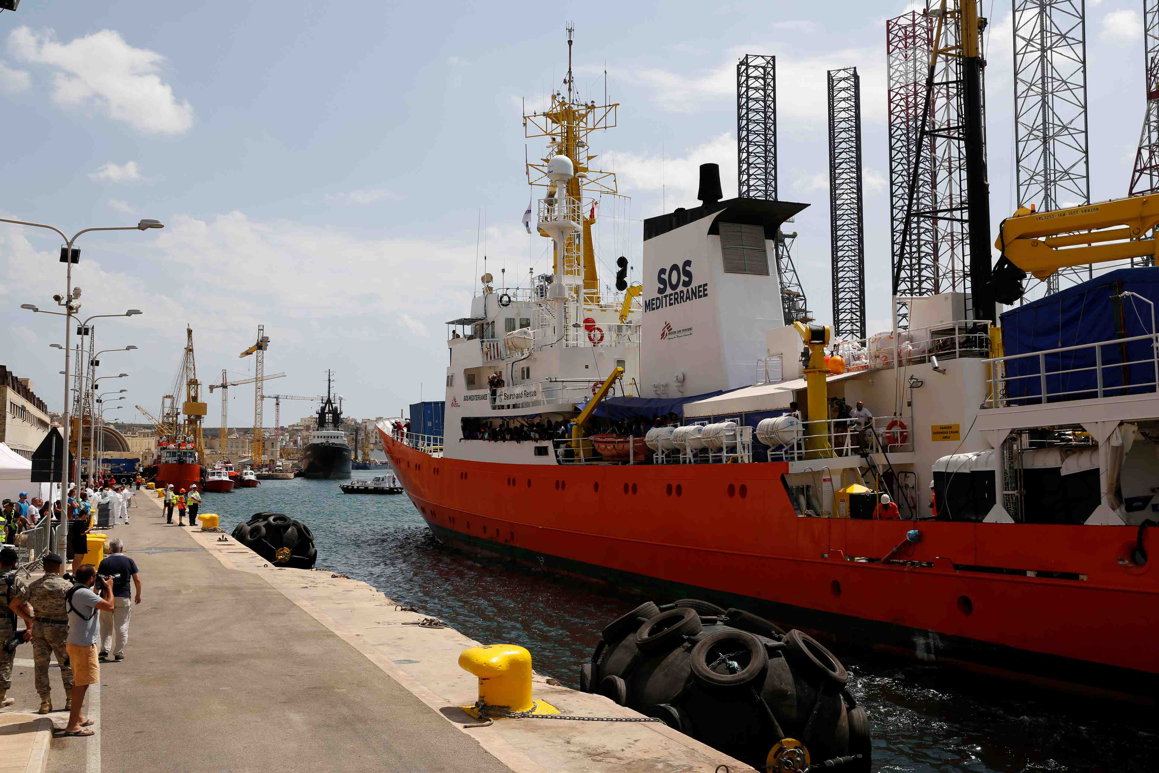 Paris dit a l'aquarius de saisir l'armateur pour son pavillon