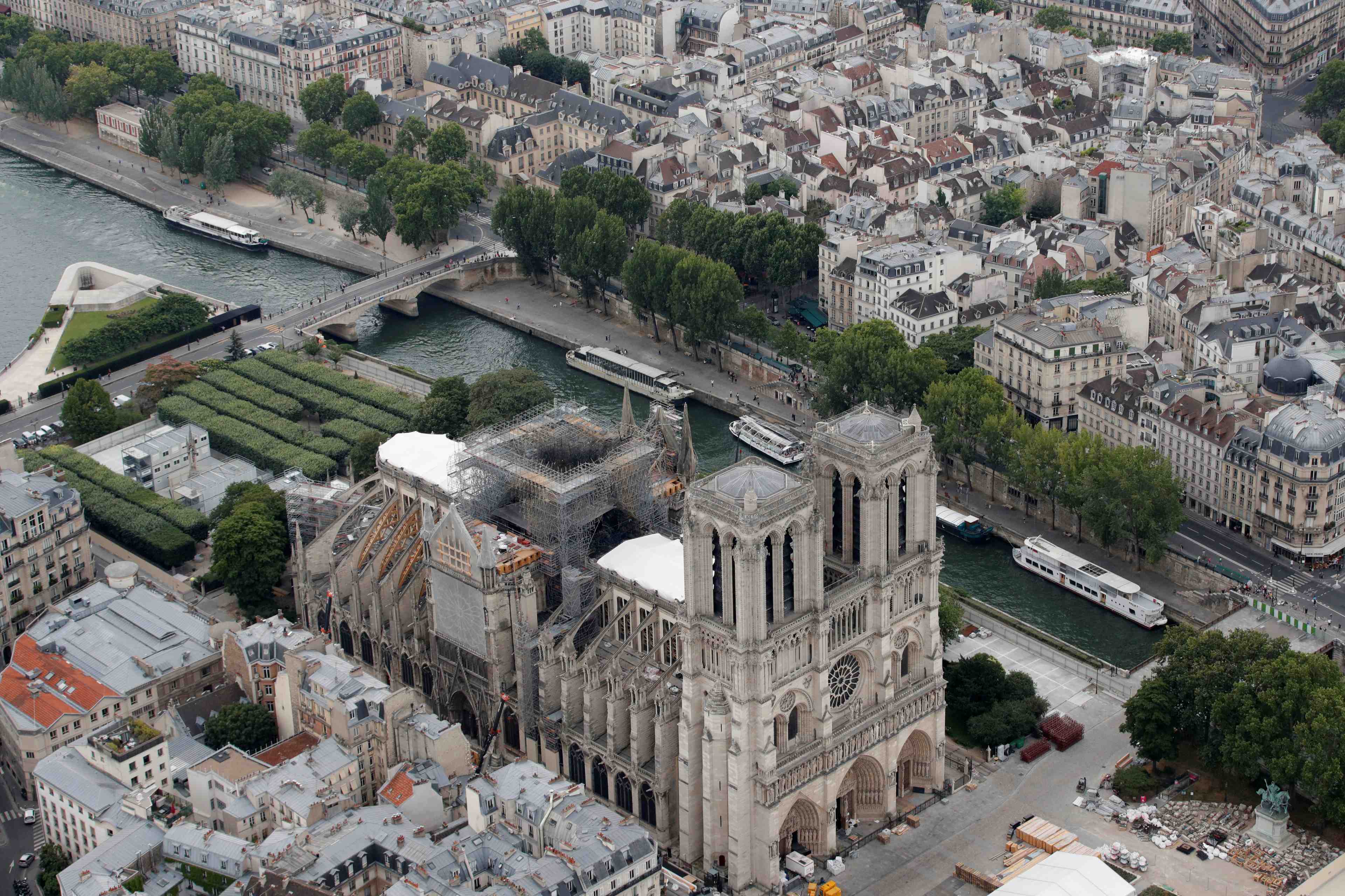 Le parlement donne un cadre a la reconstruction de notre-dame