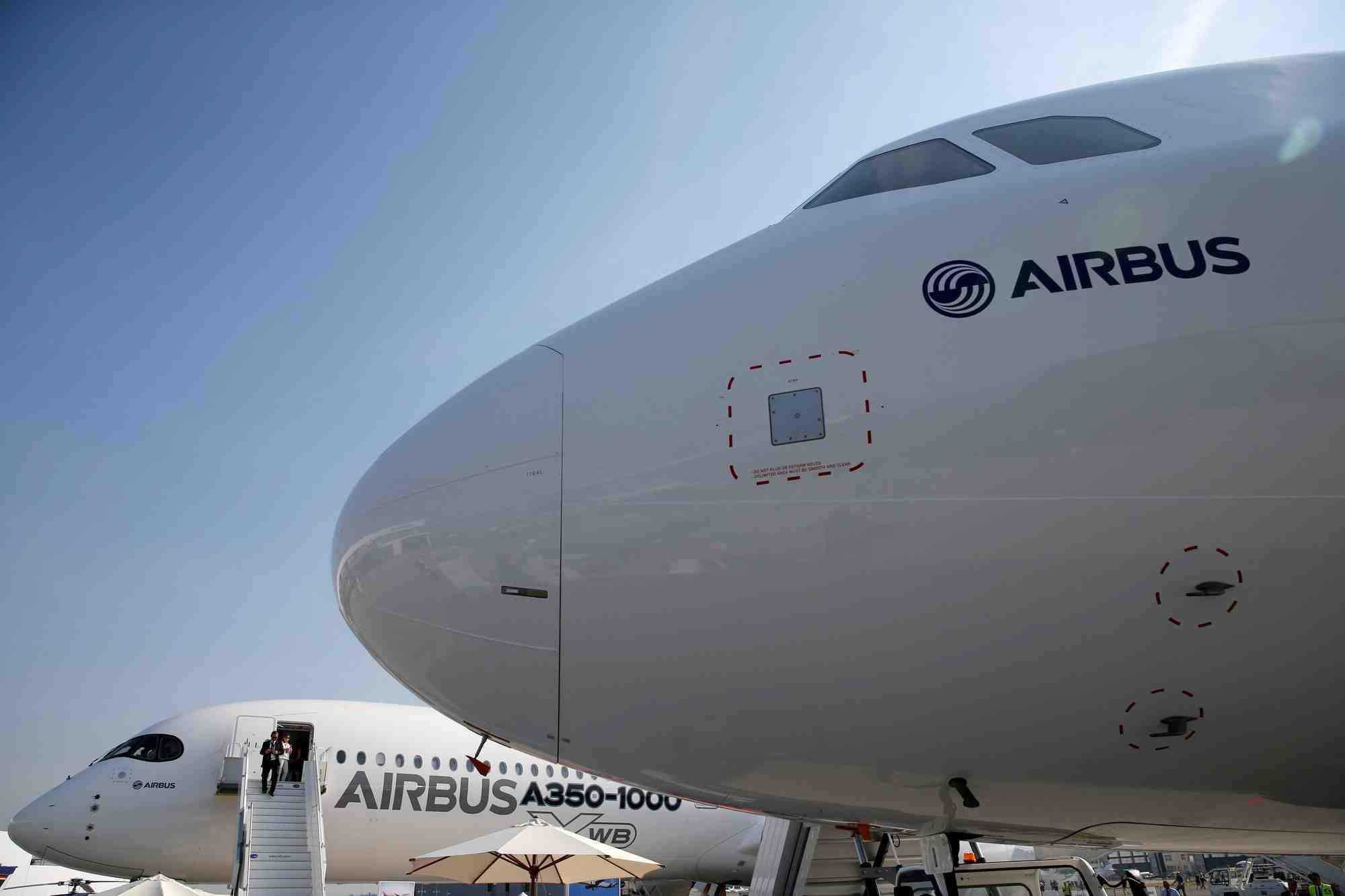 Airbus revise a la hausse ses objectifs apres un s1 solide, prudent sur la pandemie