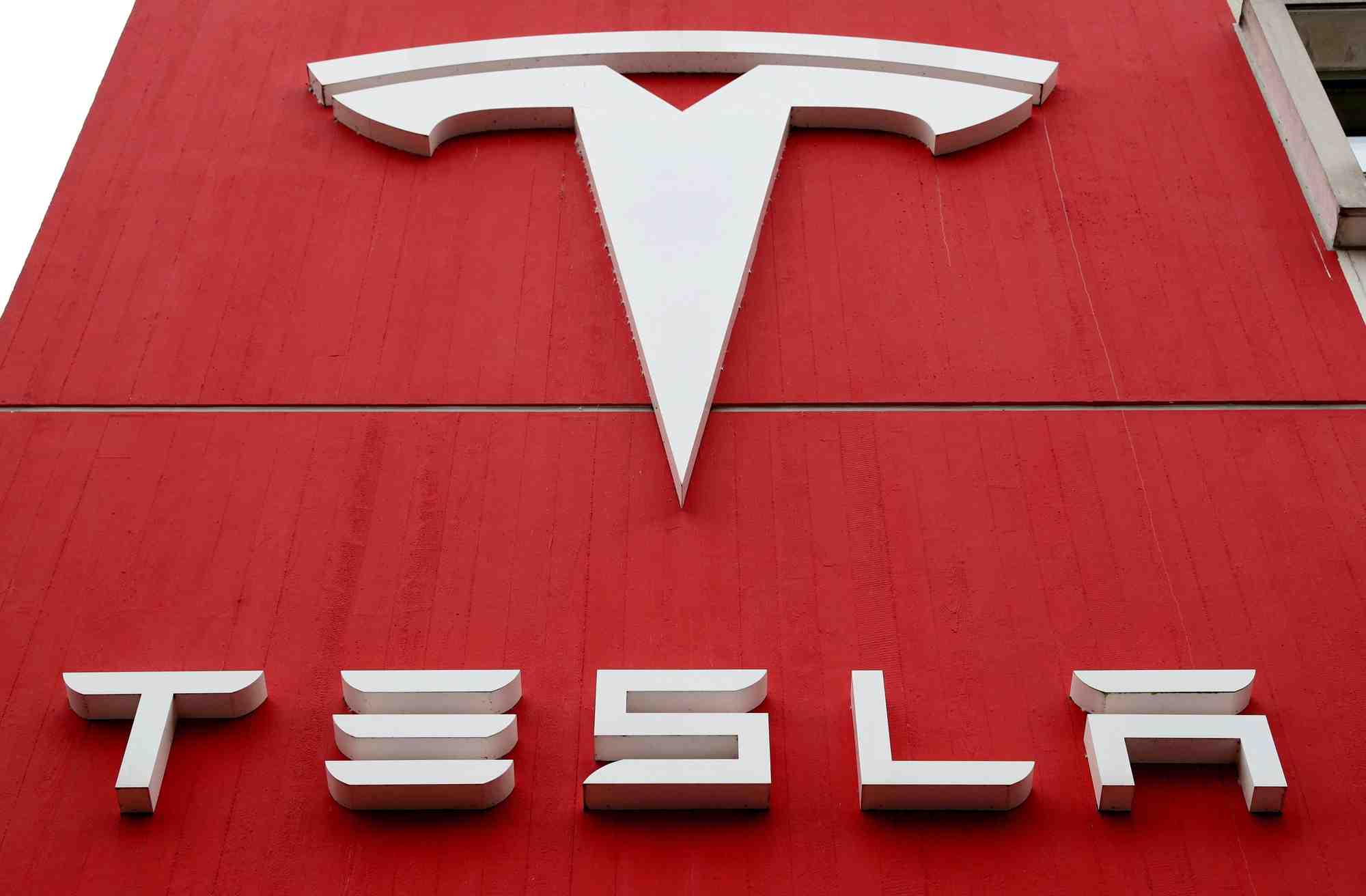 Le logo de tesla