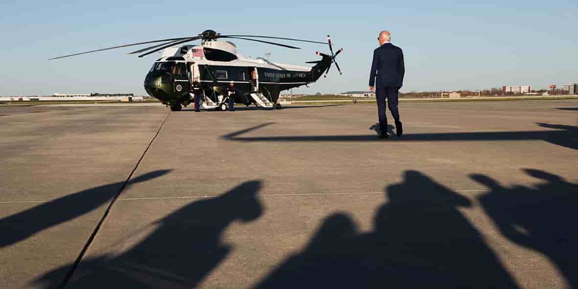 Jeudi, le président américain sur le tarmac de l’aéroport de Chicago.