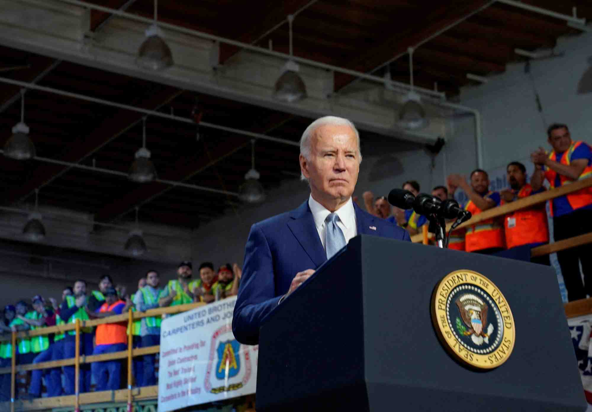 Le president americain joe biden se rend dans le nevada et en californie