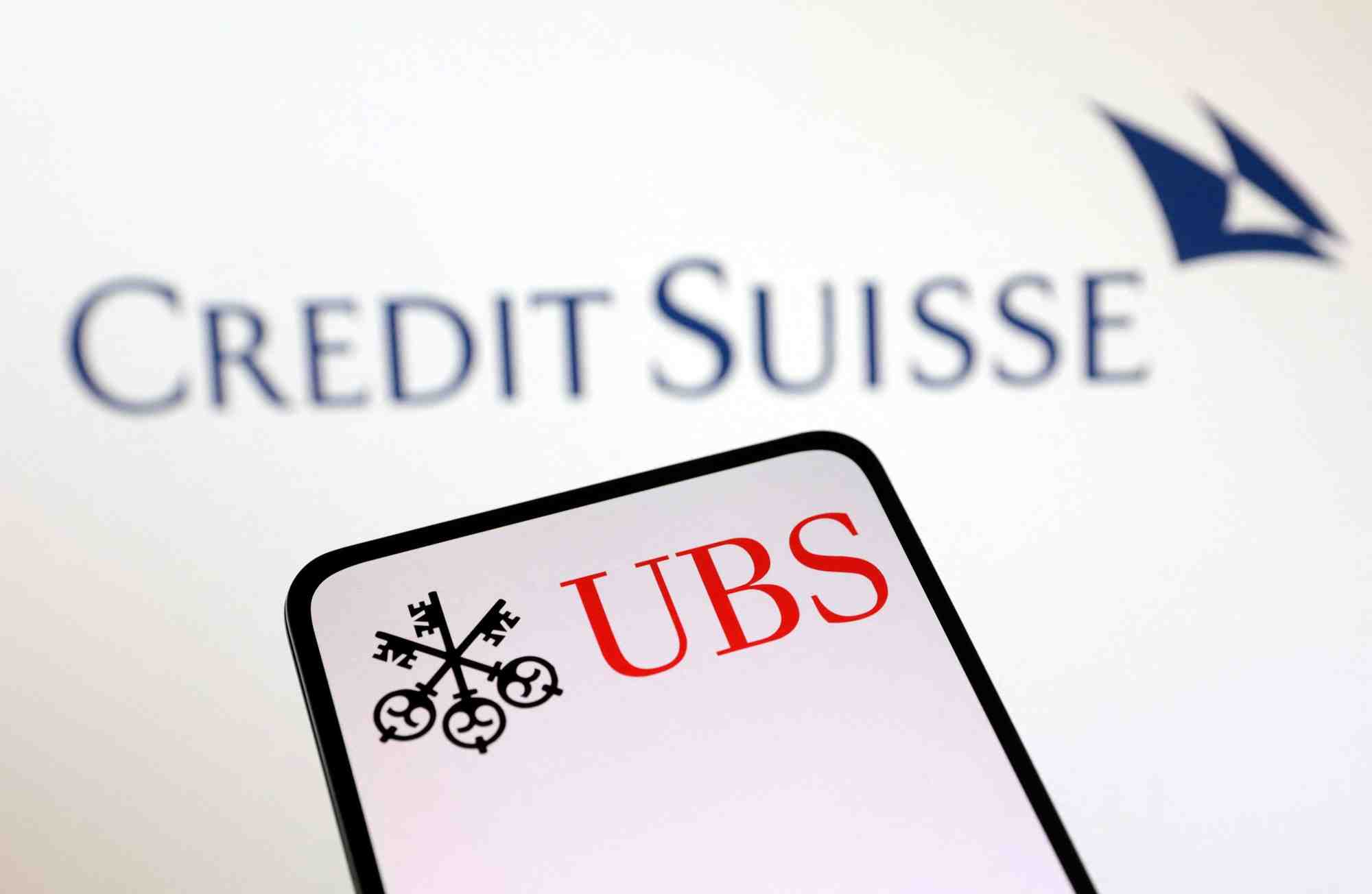 Les logos d'ubs et du credit suisse