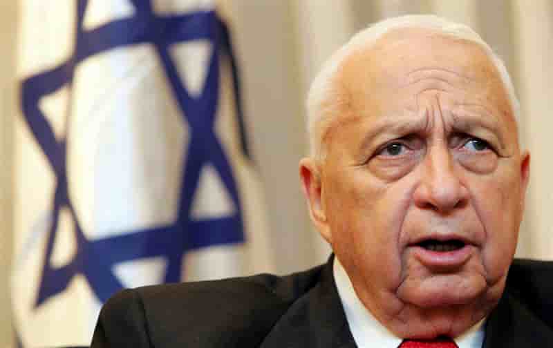 Ariel Sharon, chef de guerre et "bulldozer" politique
