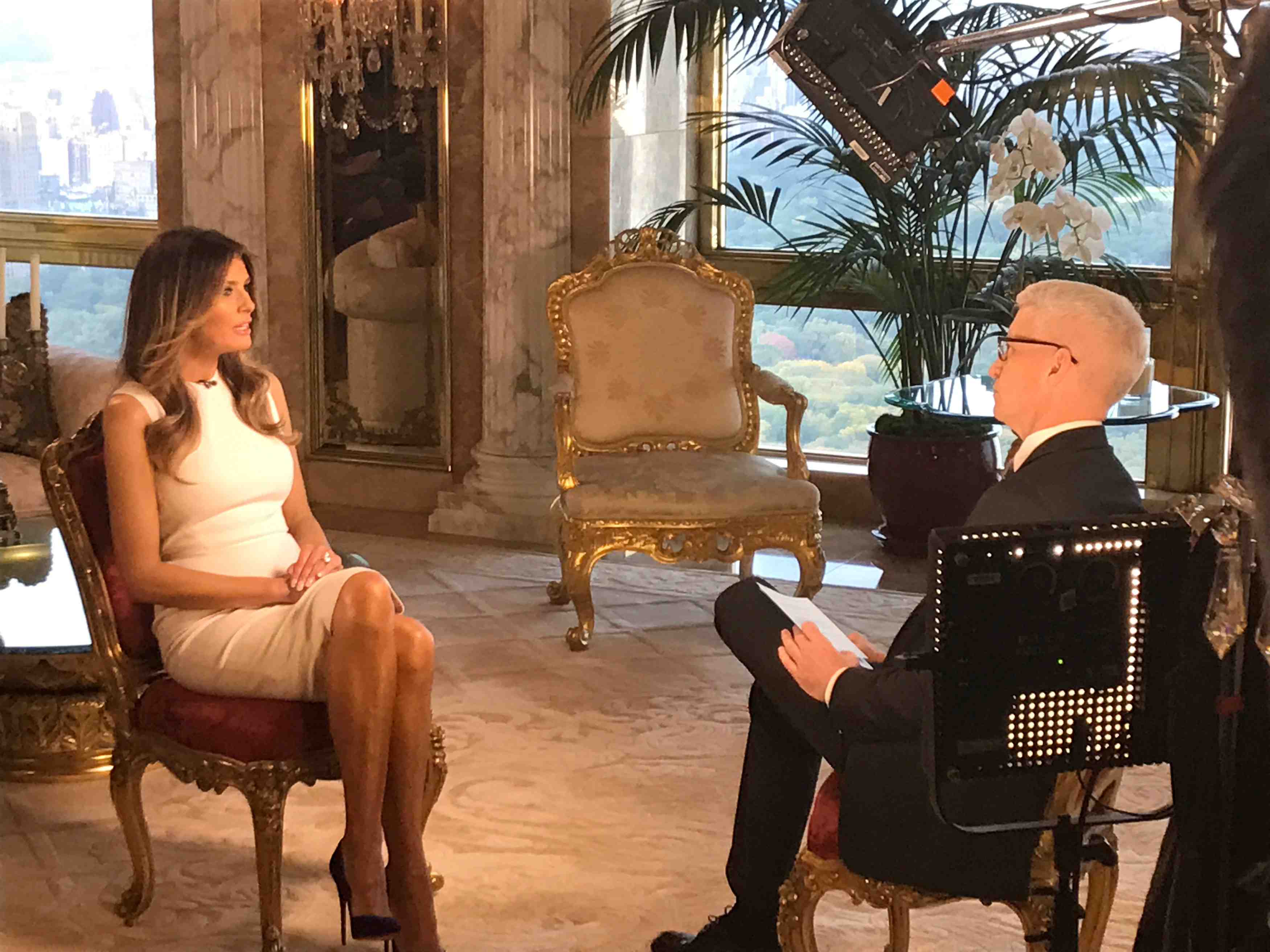Melania trump prend la defense de son mari