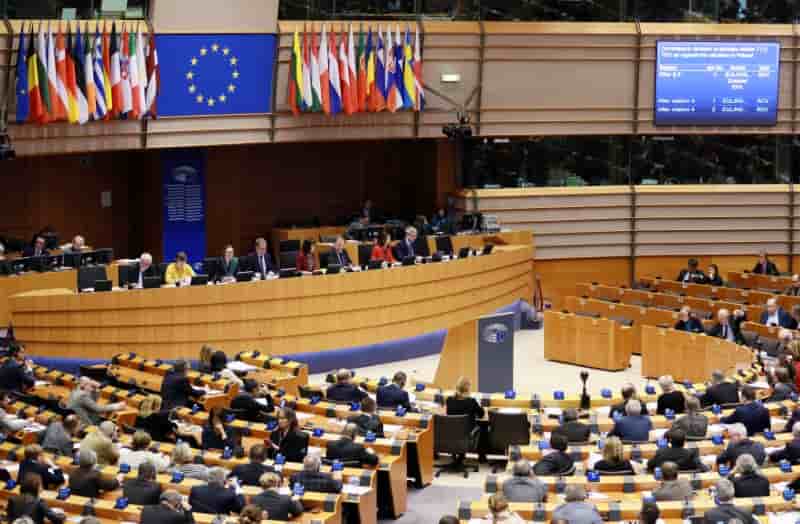 Les eurodeputes approuvent la procedure de l'ue contre la pologne