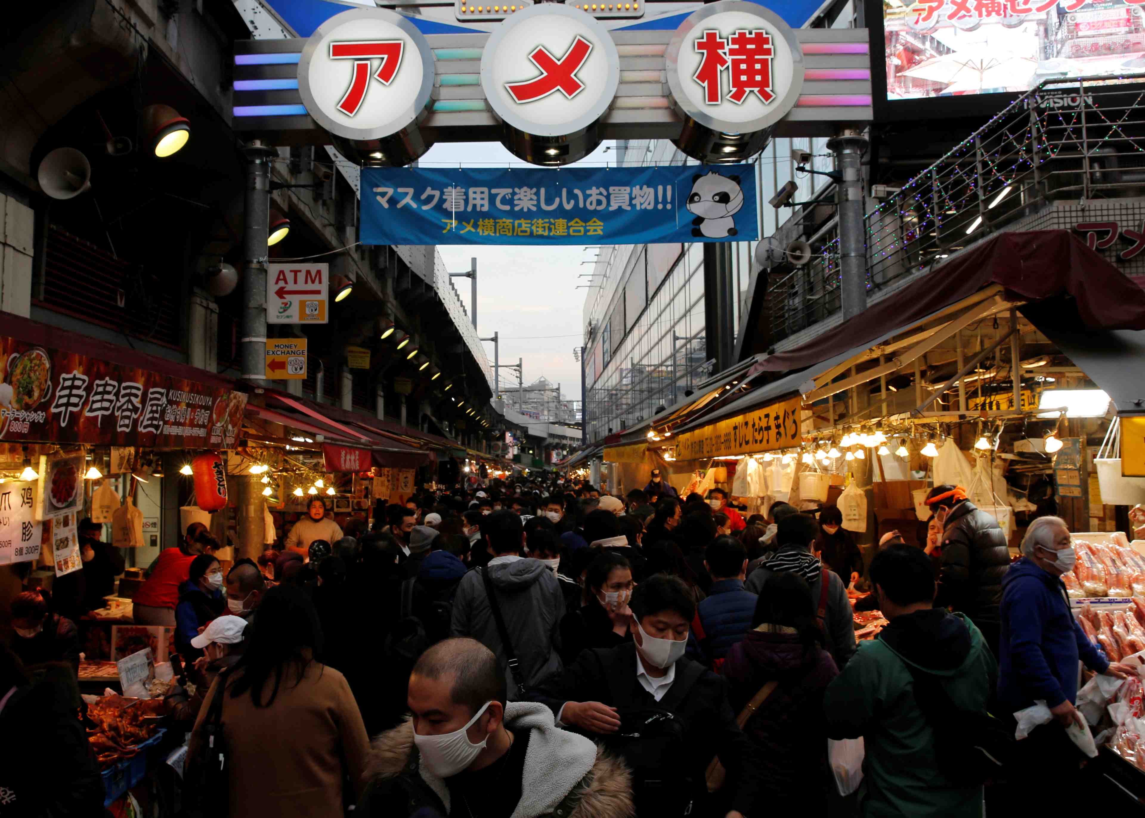 Japon: coronavirus et neige perturbent les festivites du nouvel an
