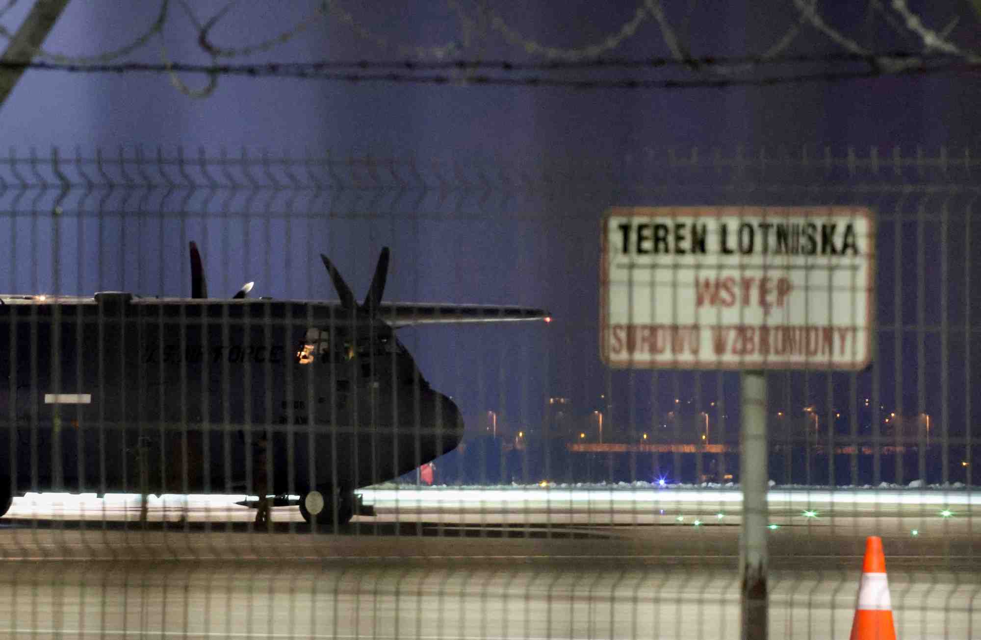Arrivee en pologne des premiers renforts americains