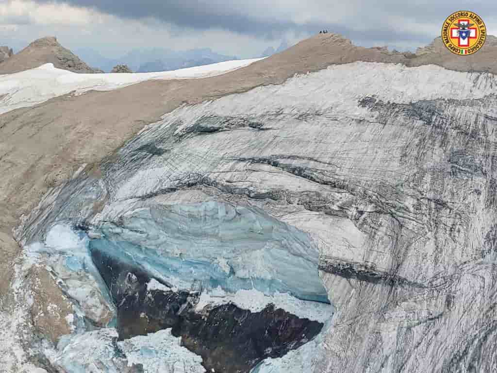 Un glacier s'effondre dans les alpes italiennes