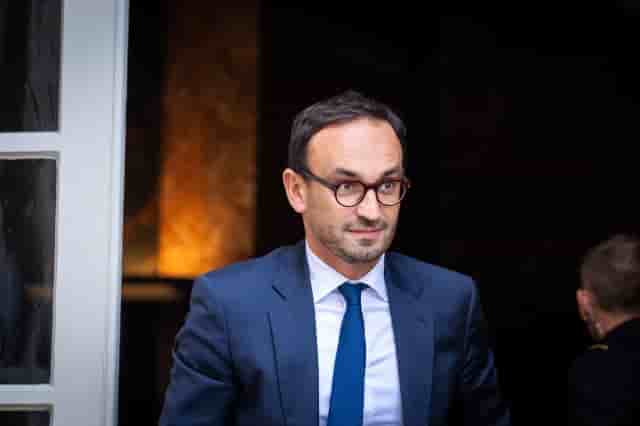 Il existe en France « trop d'empilement: vous avez des services de l'Etat, des opérateurs, des agences, quatre niveaux de collectivités, parfois des syndicats, des sociétés d'économie mixte... », avait récemment déploré Thomas Cazenave au lancement de la mission.