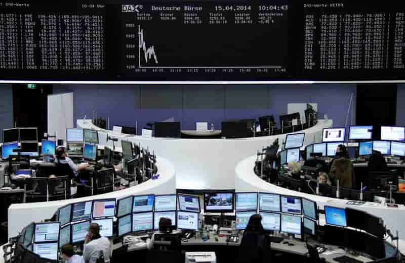 Légère baisse des Bourses européennes à la mi-séance