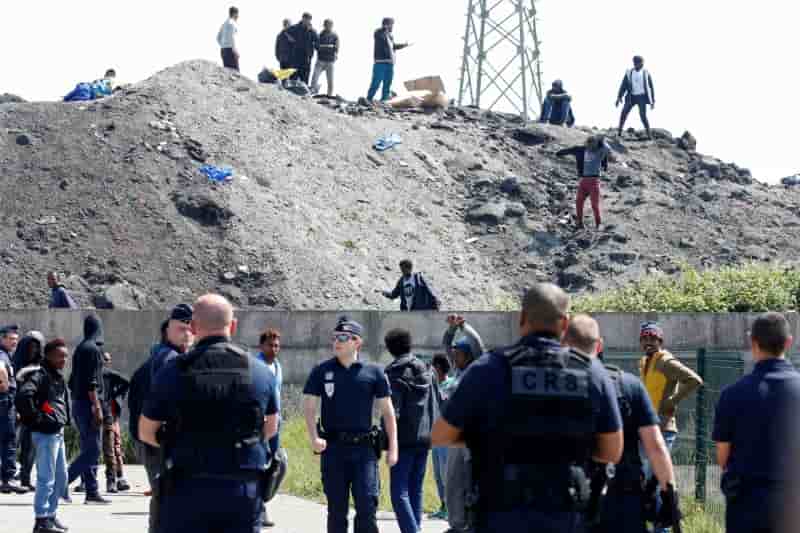 Calais: des associations attaquent l'etat sur les droits des migrants