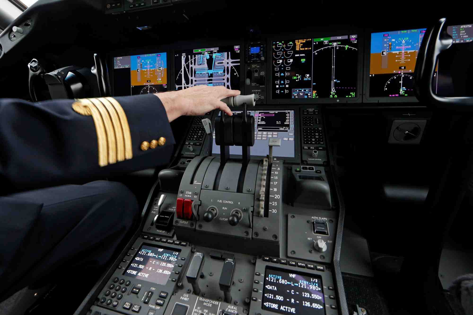 Douze passagers d'un vol Sydney-Auckland ont été hospitalisés lundi après que leur avion a subi un trou d'air causé par un incident technique (photo d'illustration).