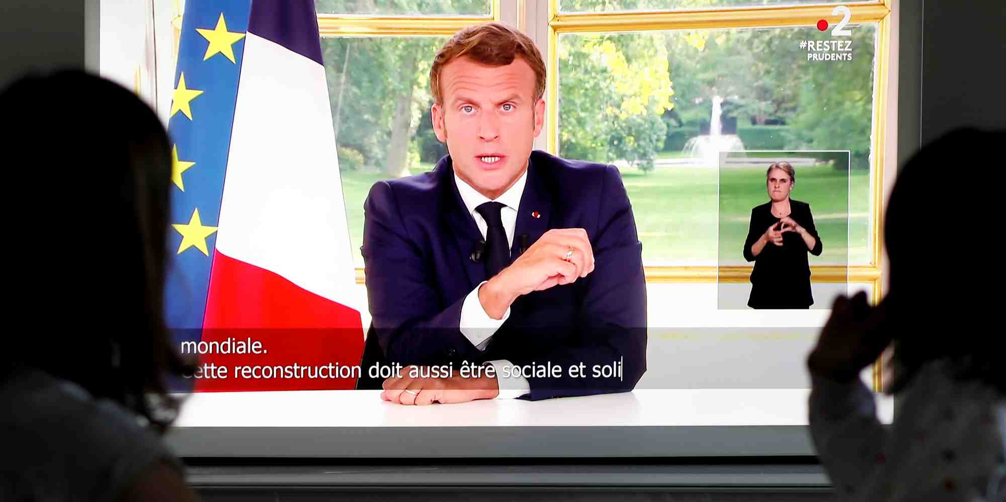 Face à la crise économique brutale qui s'annonce, il a exclu d'augmenter les impôts pour financer les dépenses liées à la crise, mais prévenu qu'il fallait "travailler et produire davantage".