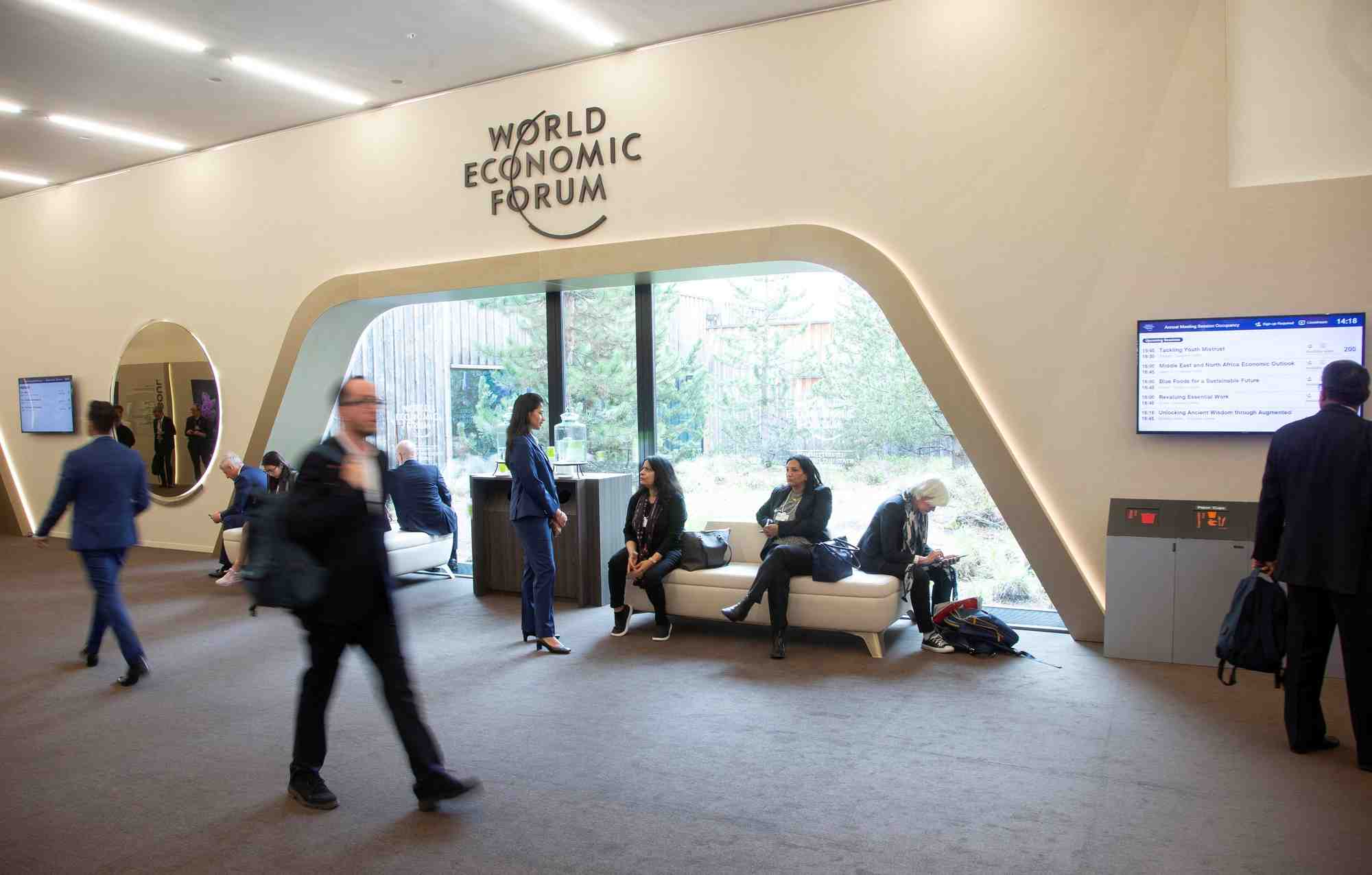 L'inquietude pour l'economie domine au sommet de davos