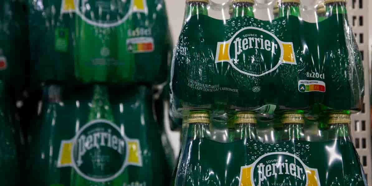Le 7 février, les sénateurs de la commission d'enquête parlementaire en charge de la fraude aux eaux minérales ont visité l'usine Perrier de Vergèze (Gard), abritant les lignes d'embouteillages.