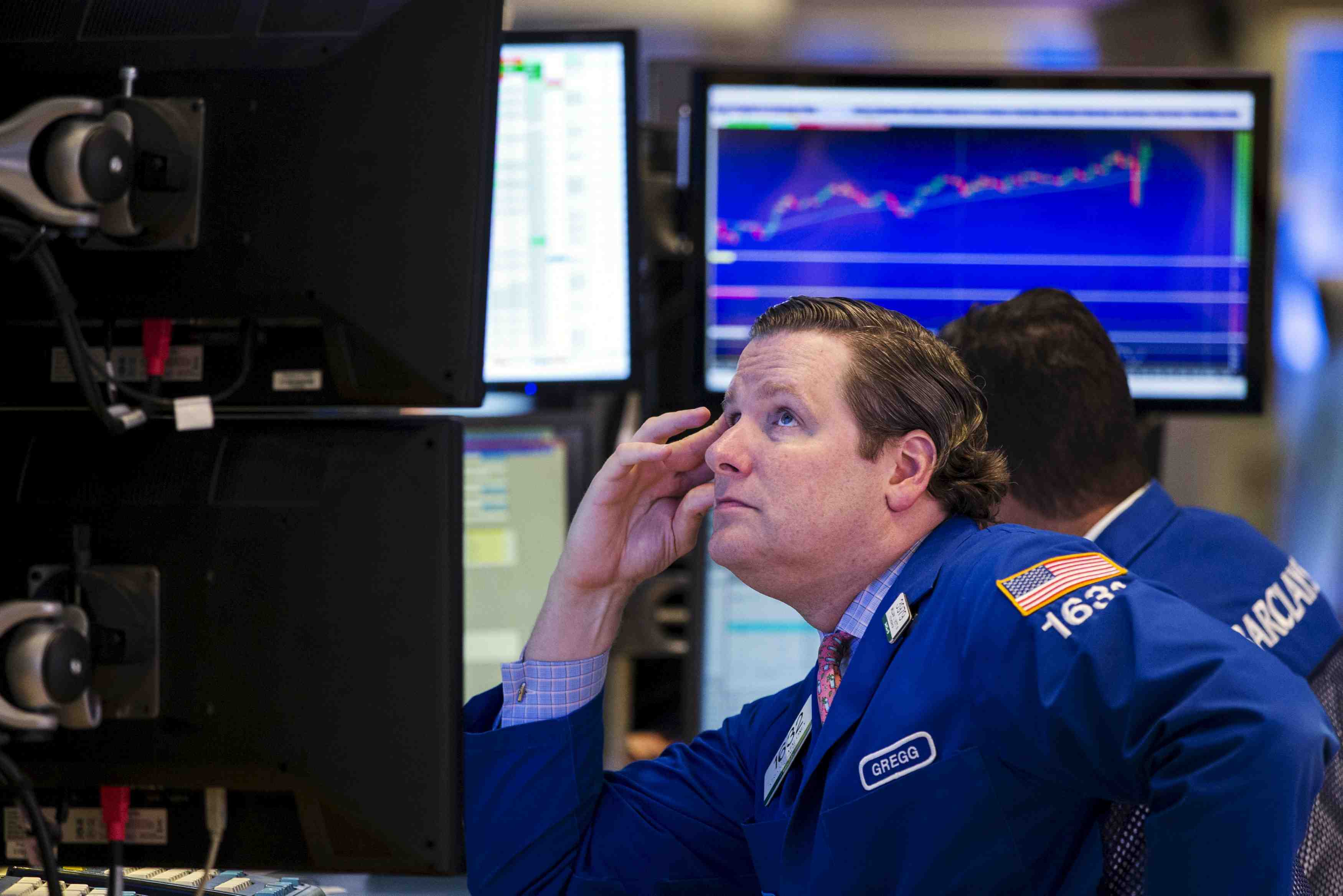 Wall street garde un oeil sur la planete, l'autre sur les taux