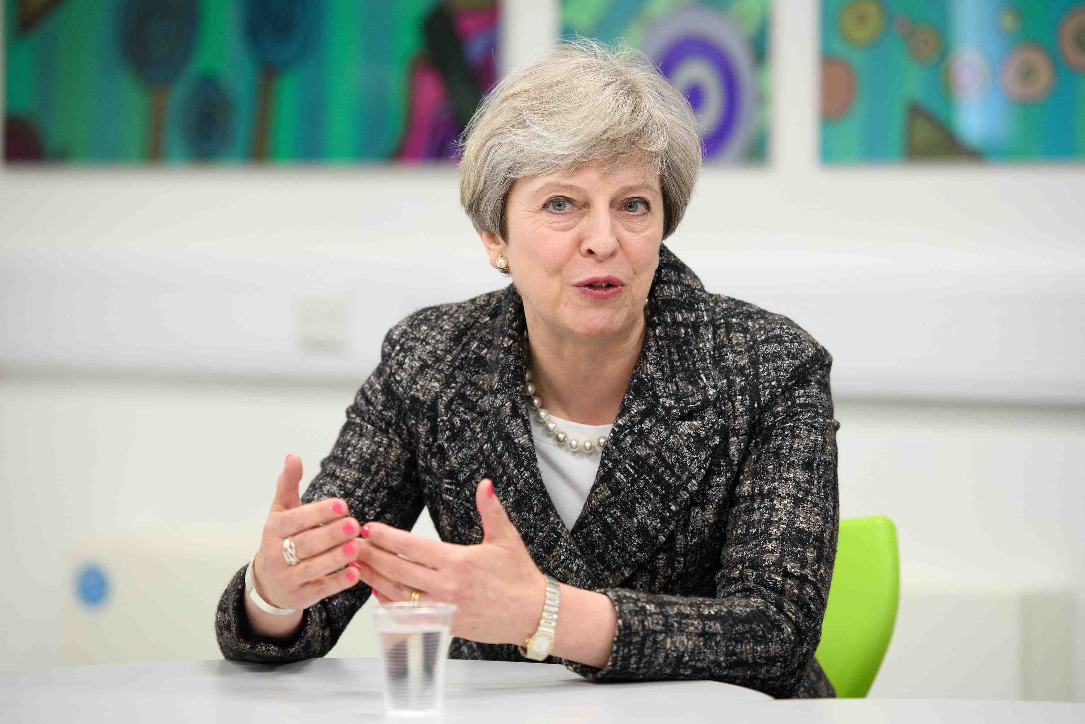 L'issue des legislatives est incertaine, selon theresa may