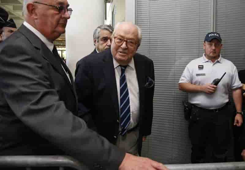 Jean-marie le pen critique l'hommage au policier "homosexuel"