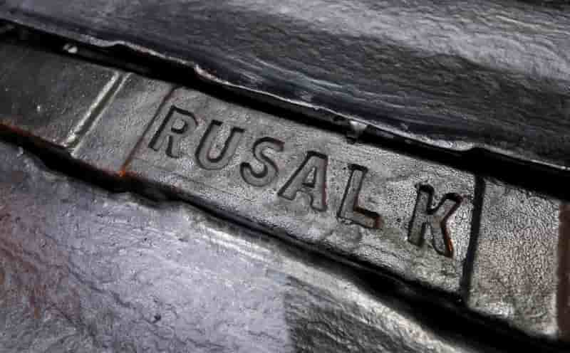 En remaniant son conseil, rusal espere la levee des sanctions