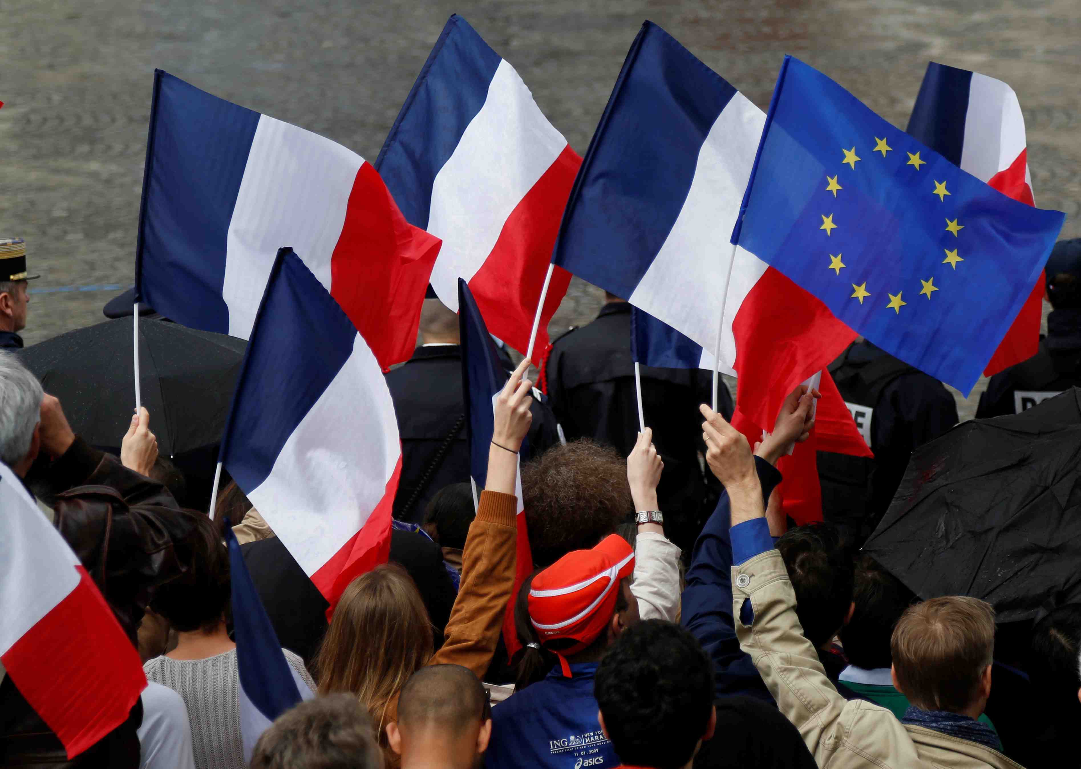 En france, la campagne eparpillee accelere la cadence