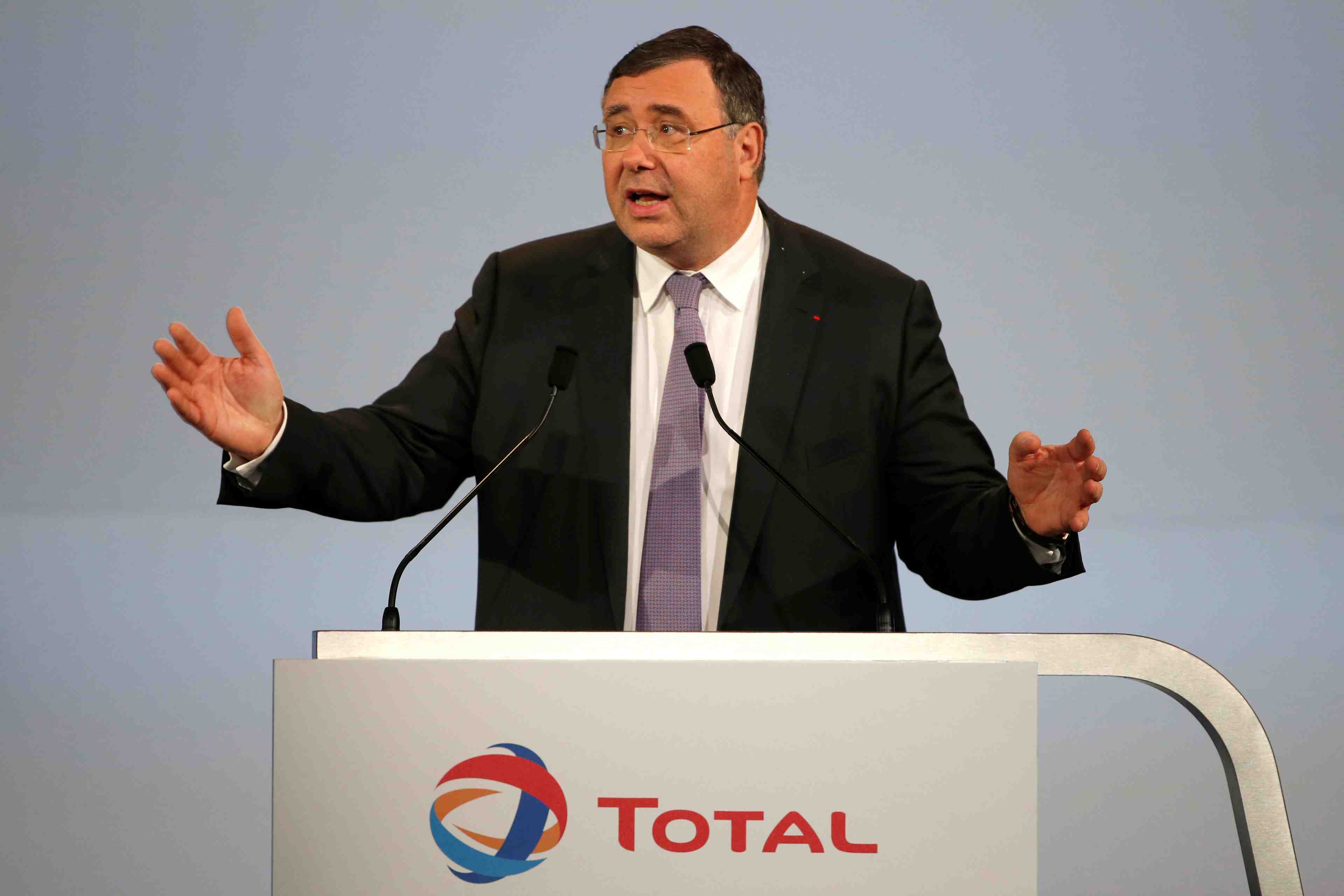 Plainte contre le pdg de total sur l'implantation a polytechnique