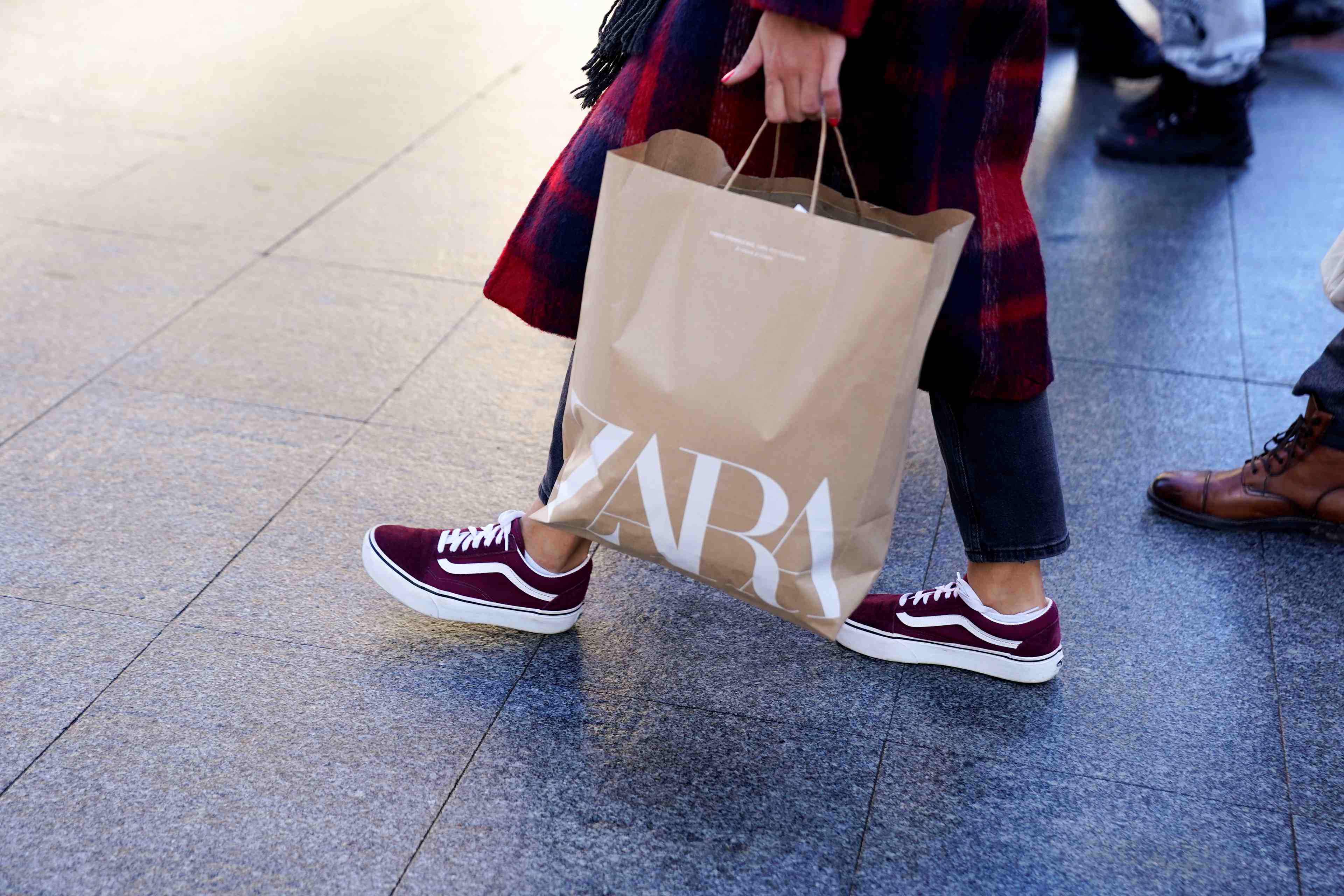 La russie assombrit les perspectives d'inditex apres une hausse des ventes