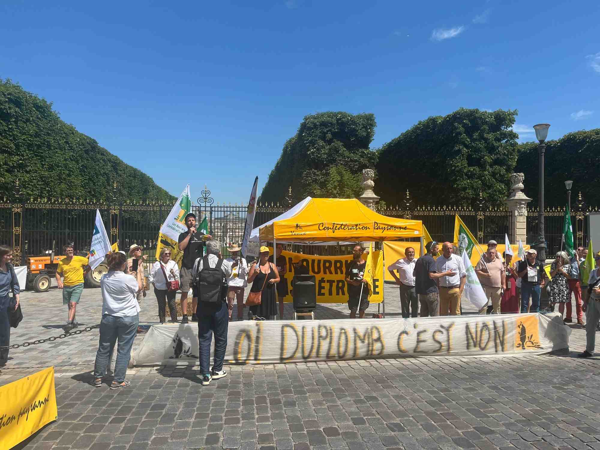 La manifestation de la Confédération paysanne contre la loi Duplomb, à Paris, le 30 juin.