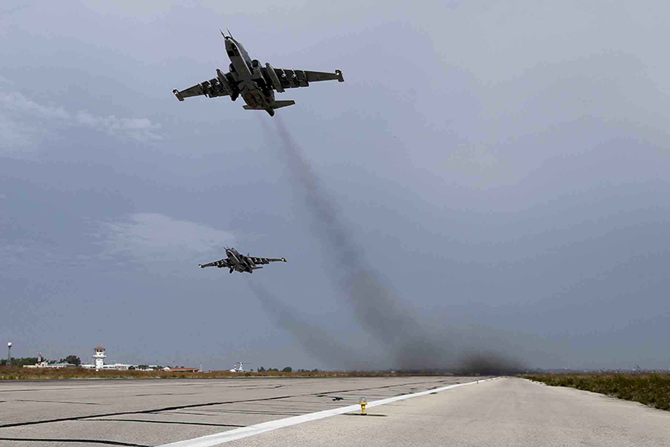 L'armee de l'air russe dit avoir detruit 819 objectifs en syrie