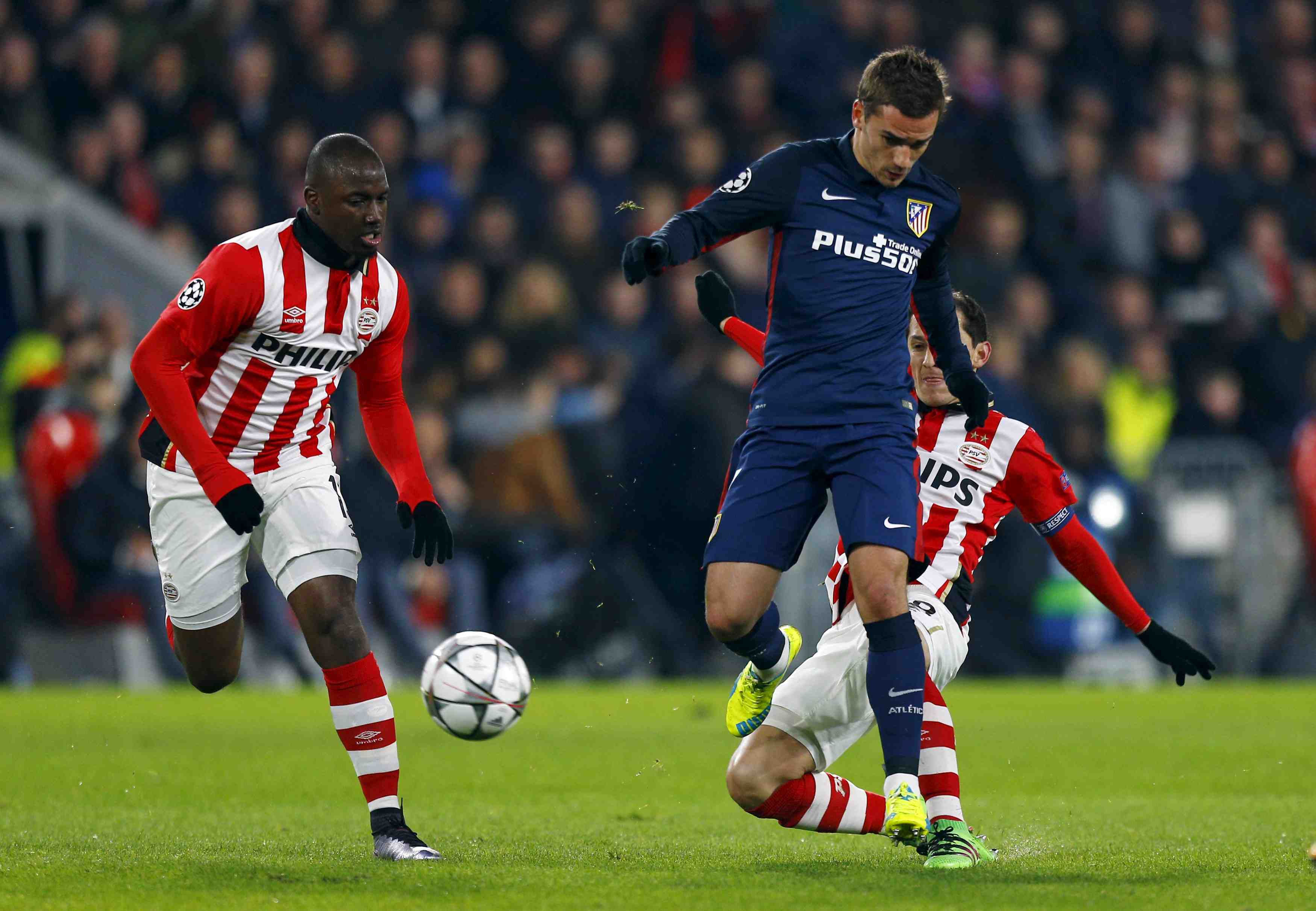 Manchester city prend une option a kiev, le psv resiste contre l'atletico