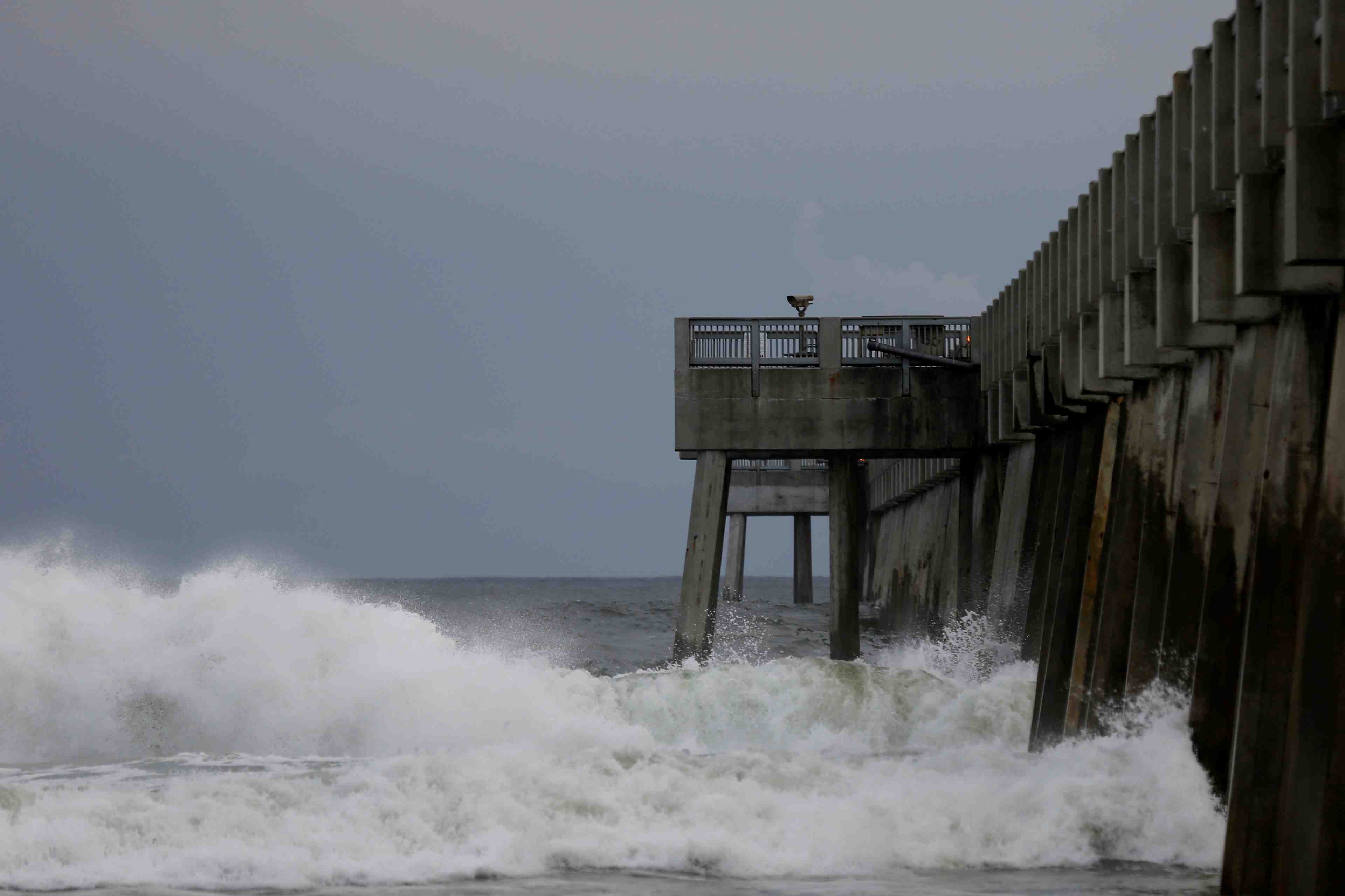 L'ouragan michael passe en categorie 3 a l'approche de la floride