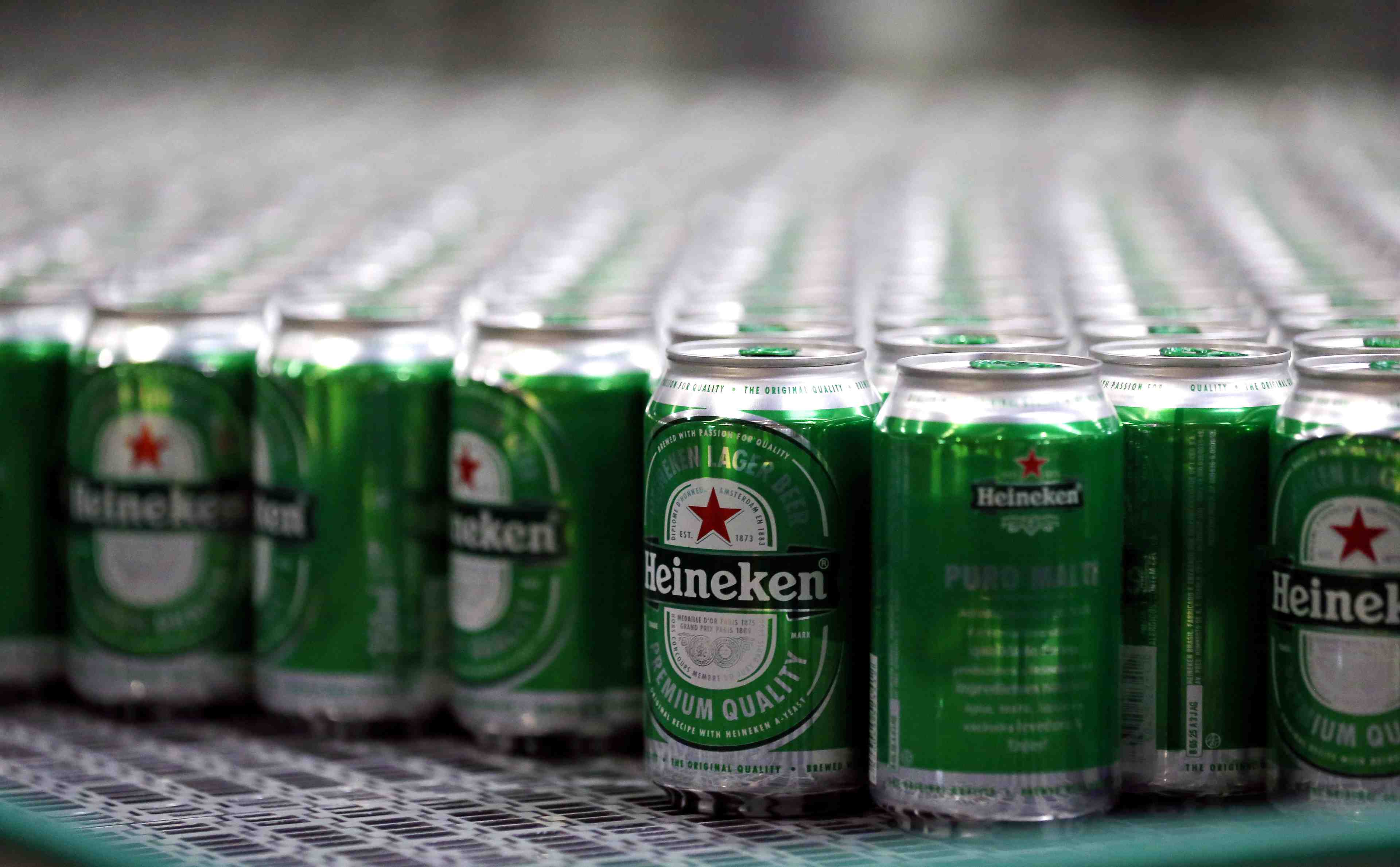 Heineken vend plus de biere mais ses couts grimpent