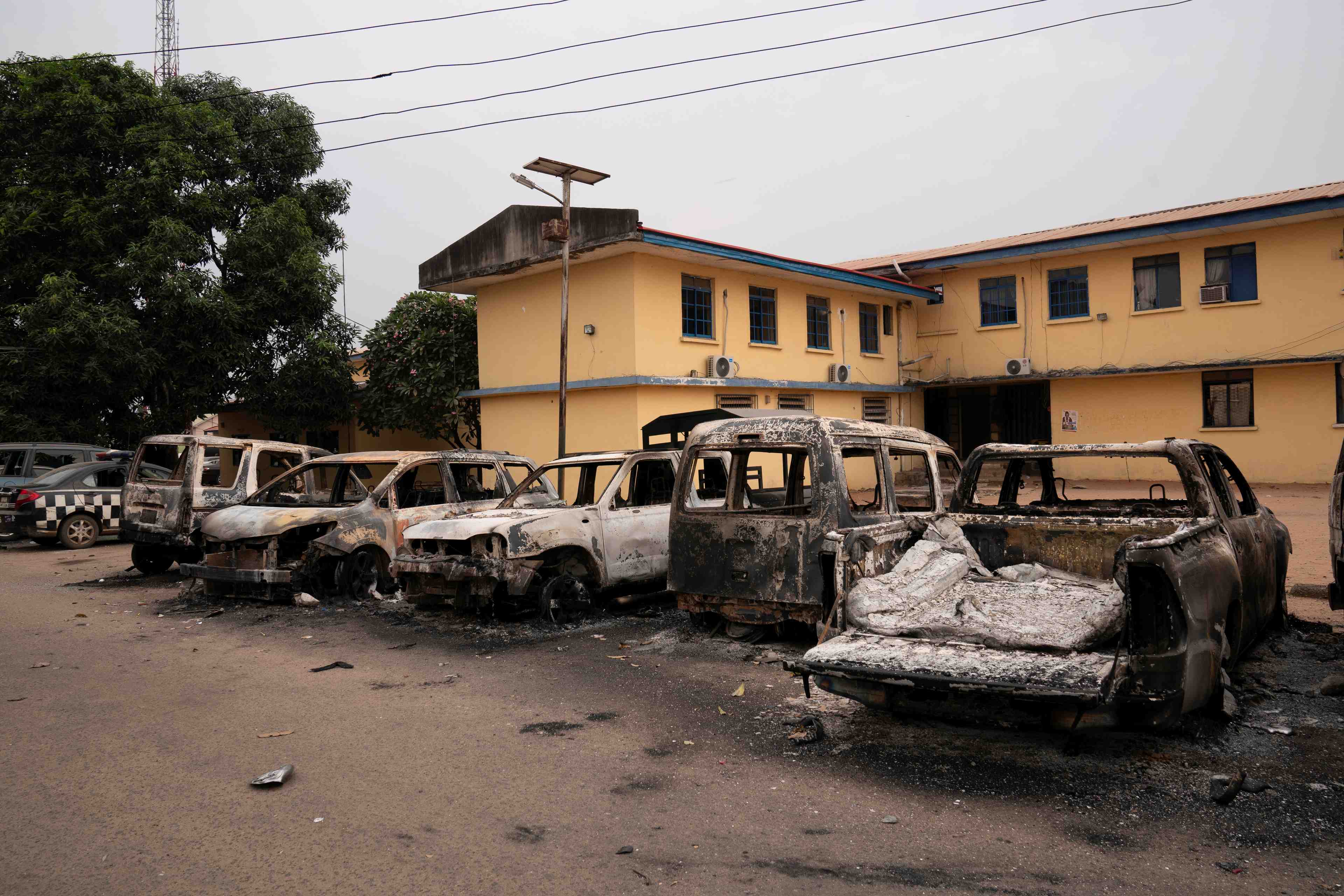 Nigeria: des hommes armes liberent plus de 1.800 prisonniers