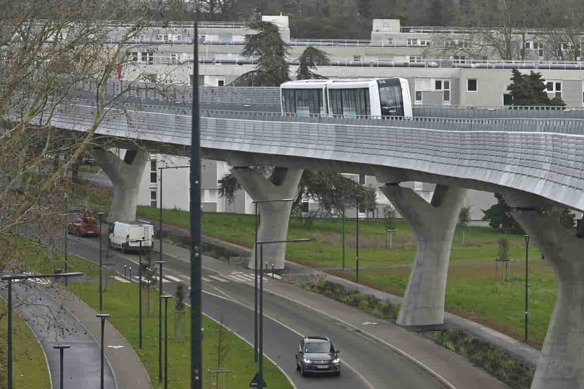 Les sur-fréquentations sur la ligne b du métro de Rennes ont poussé la métropole à lancer une expérimentation d'étalement des heures de début de cours dans trois établissements de la ville.