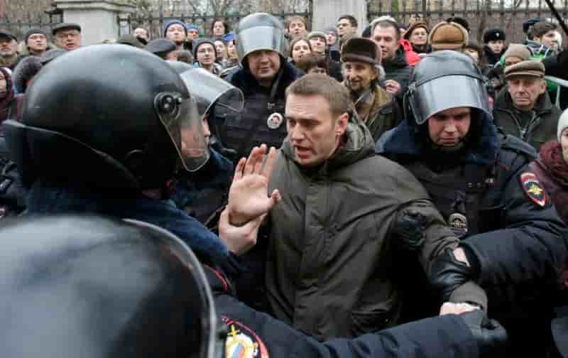 L'opposant russe Alexei Navalny placé en résidence surveillée