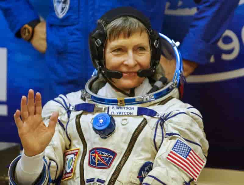 L'astronaute peggy whitson prend les commandes de l'iss