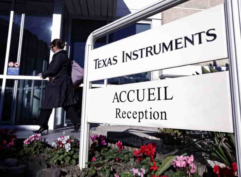 Texas instruments egale le consensus; l'action recule