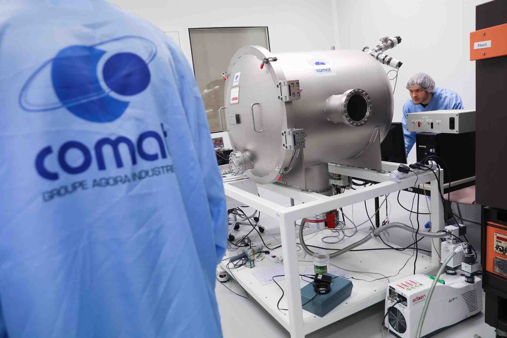 Comat a investi dans des salles blanches pour tester sa technologie de propulsion électrique.