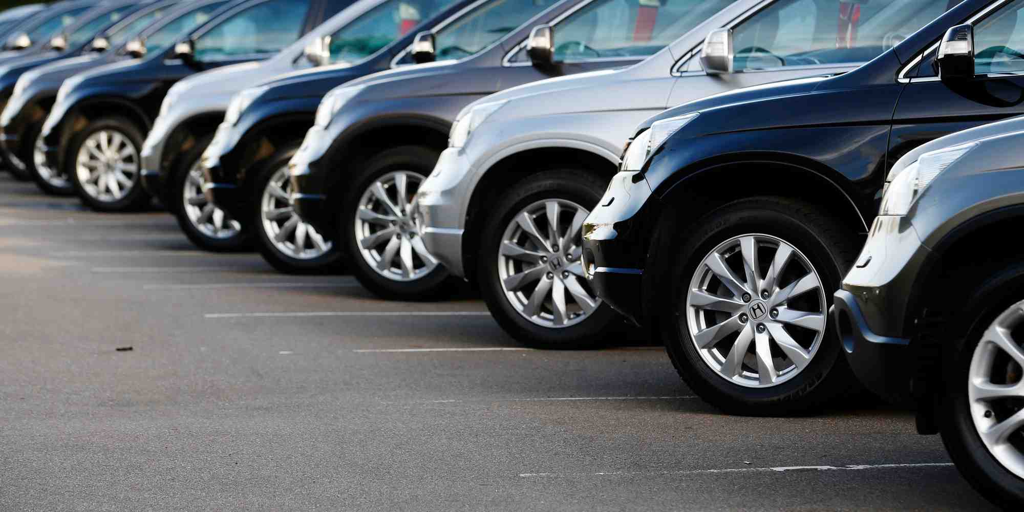 L'objectif de ce recul est de permettre aux ménages de bénéficier de la baisse des prix attendus des véhicules électriques dans les prochaines années, a fait valoir Downing Street.